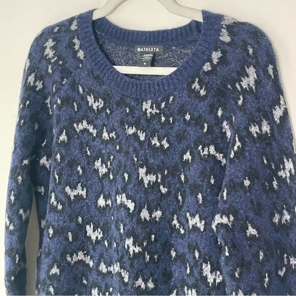 Athleta Wool Blend Animal Print Blue Gray Pullover Sweater sz. M #01 - Picture 3 of 6